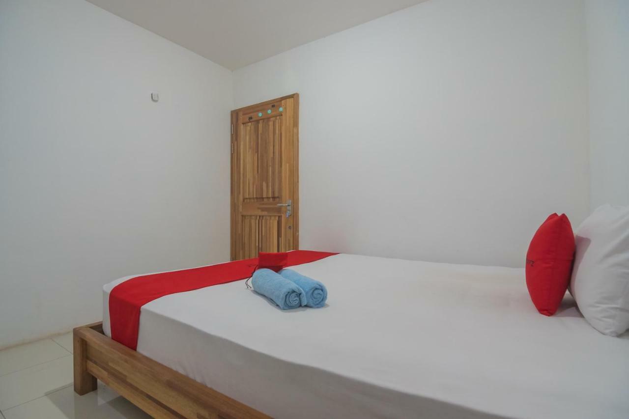 Hotel RedDoorz near Gajah Mada Pontianak Zewnętrze zdjęcie